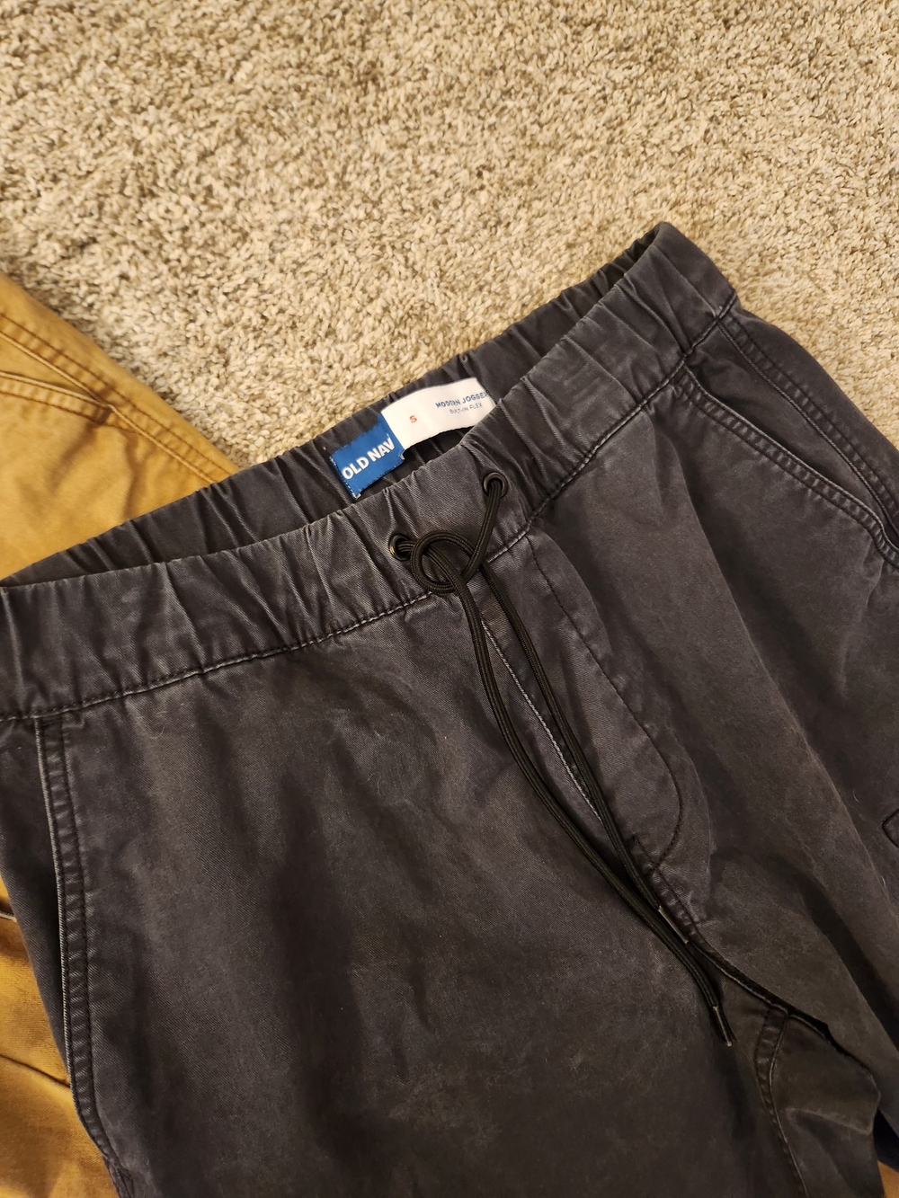 Old Navy Men's Modern Jogger Pants. Small. - Picture 4 of 7